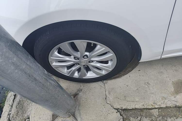 Used Buick GT 2021 Revised Version Flagship 1.5L Automatic Entry-Level Trim Left Front Wheel Hub
