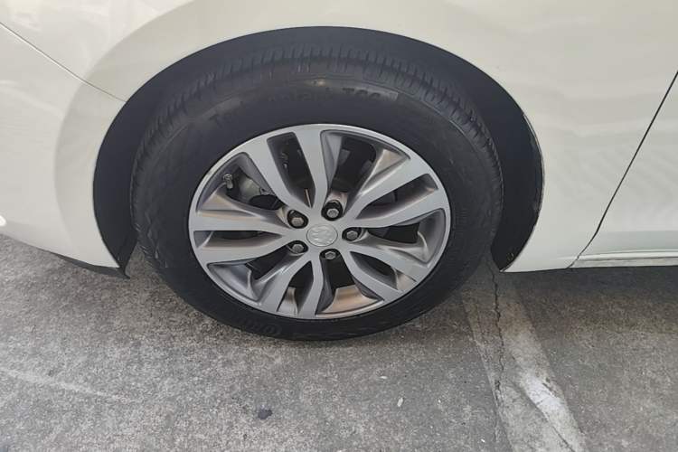 Used Buick GT 2021 1.3T Automatic Mild Hybrid Elite Version Left Front Wheel Hub