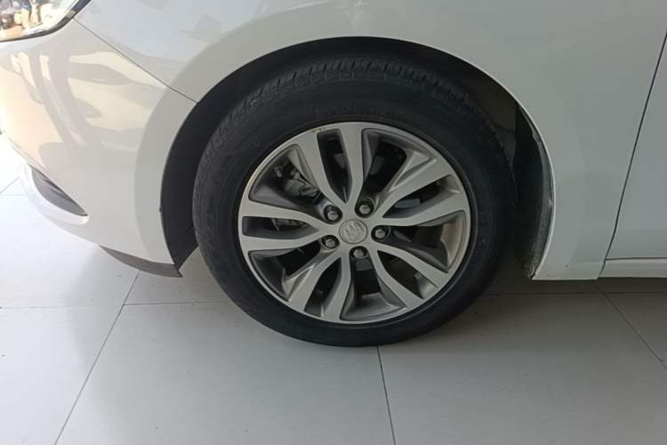 Used Buick GT 2021 Revised Version 1.3T Automatic Mild Hybrid Elite Edition Left Front Wheel Hub