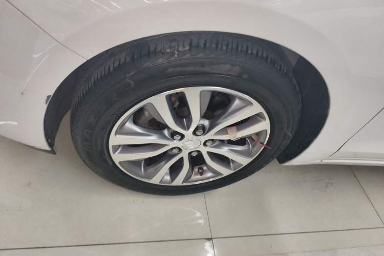 Used Buick GT 2021 Revised Version 1.3T Automatic Mild Hybrid Elite Edition Left Front Wheel Hub