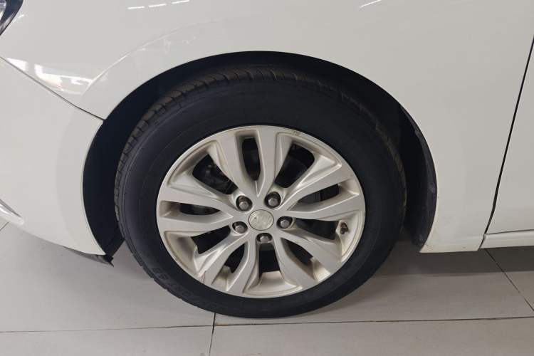 Used Buick GT 2021 Revised Version Flagship 1.5L Automatic Elite Edition Left Front Wheel Hub