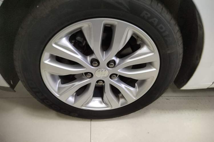 Used Buick GT 2021 Revised Version Flagship 1.5L Automatic Elite Edition Left Front Wheel Hub