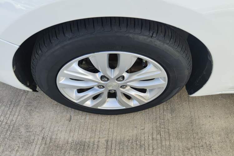 Used Buick GT 2021 Revised Version Flagship 1.5L Automatic Elite Edition Left Front Wheel Hub