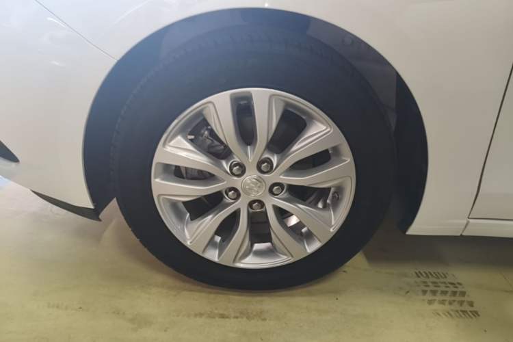 Used Buick GT 2021 Revised Version Flagship 1.5L Automatic Elite Edition Left Front Wheel Hub