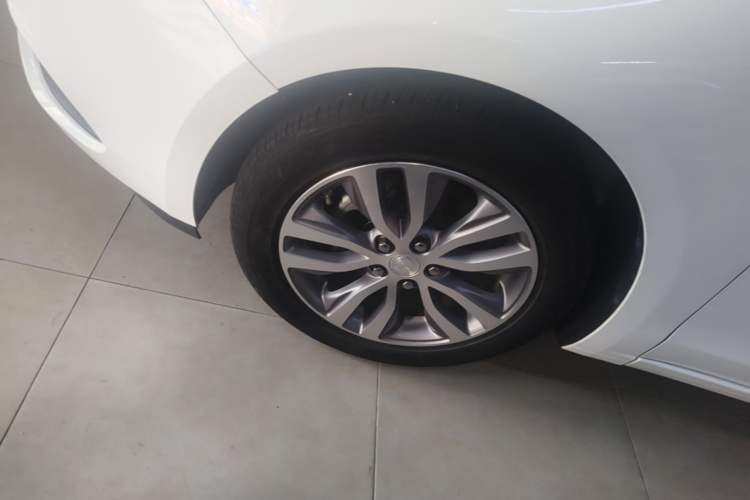 Used Buick GT 2021 Revised Version 1.3T Automatic Mild Hybrid Advanced Edition Left Front Wheel Hub