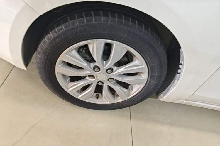 Used Buick GT 2021 Revised Version Flagship 1.5L Automatic Elite Edition Left Front Wheel Hub