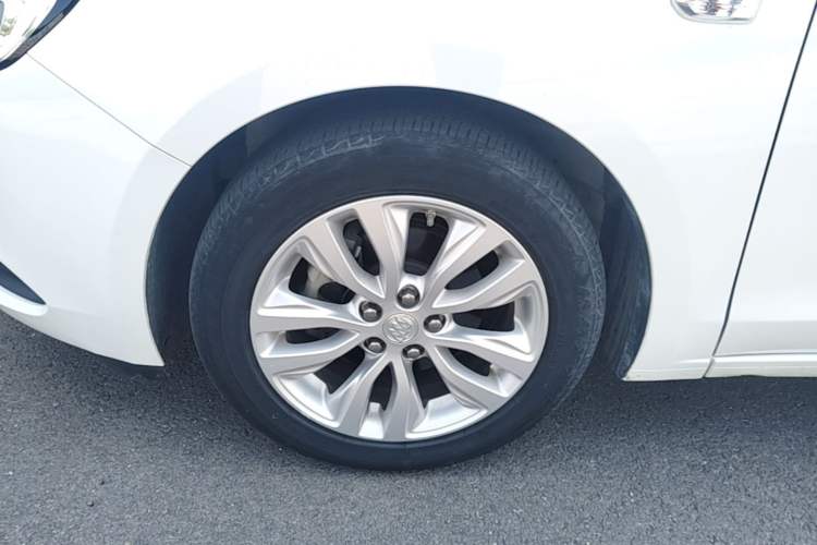 Used Buick GT 2021 Revised Version Flagship 1.5L Automatic Elite Edition Left Front Wheel Hub
