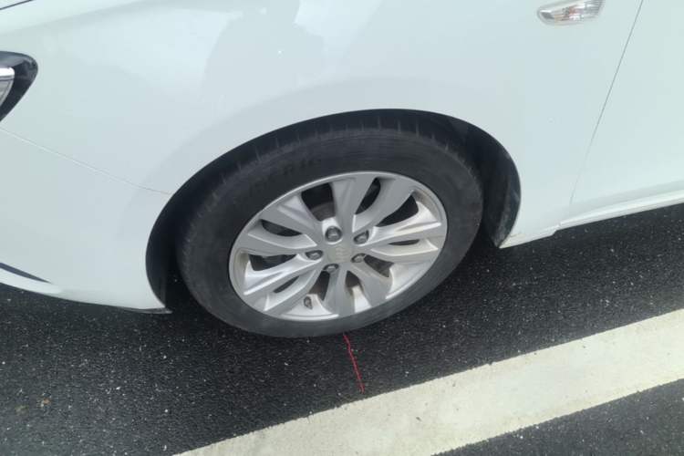 Used Buick GT 2021 Revised Version Flagship 1.5L Automatic Elite Edition Left Front Wheel Hub