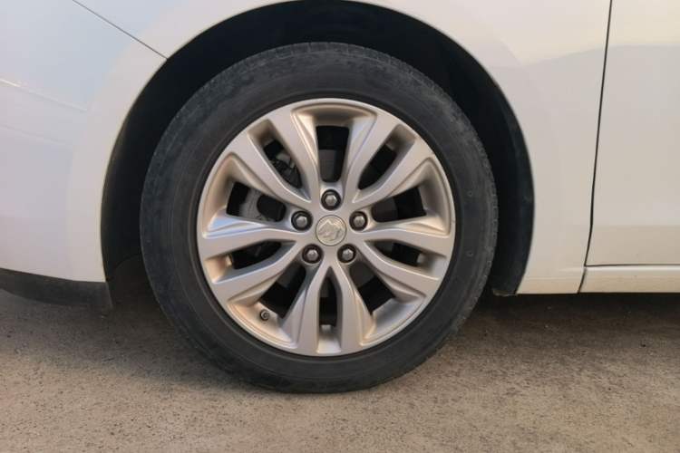 Used Buick GT 2021 Revised Version Flagship 1.5L Automatic Elite Edition Left Front Wheel Hub