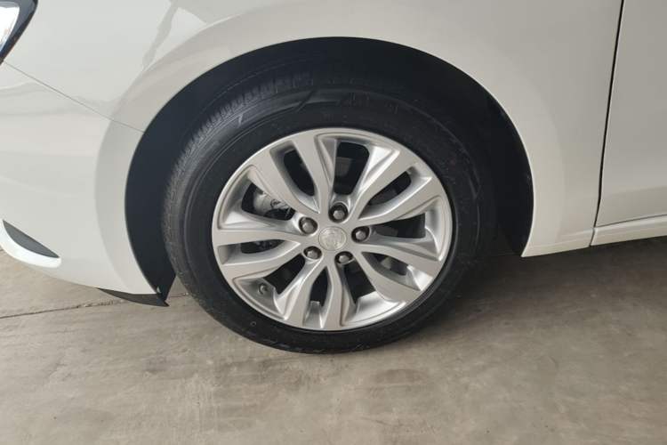 Used Buick GT 2021 Revised Version Flagship 1.5L Automatic Elite Edition Left Front Wheel Hub