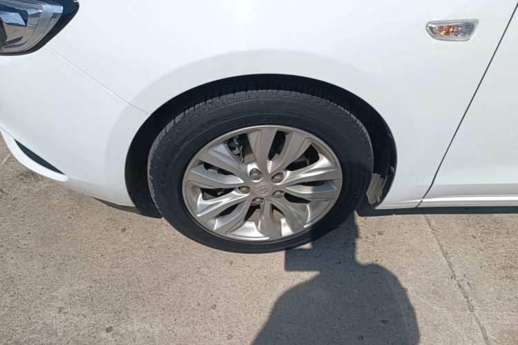 Used Buick GT 2021 Revised Version Flagship 1.5L Automatic Elite Edition Left Front Wheel Hub
