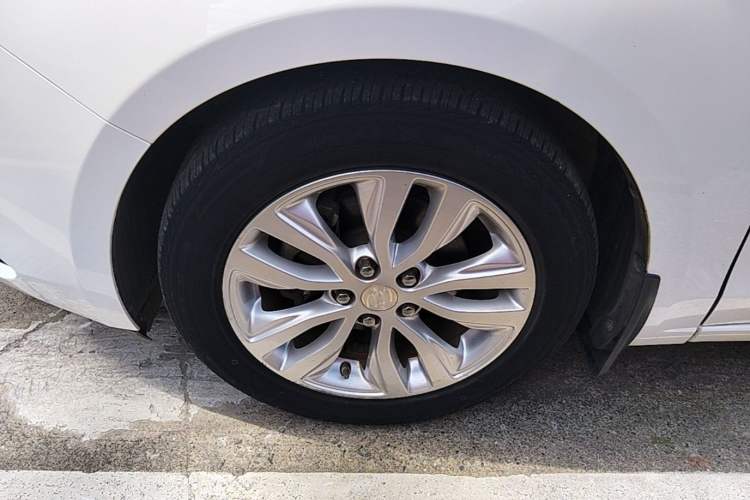 Used Buick GT 2021 Revised Version Flagship 1.5L Automatic Elite Edition Left Front Wheel Hub