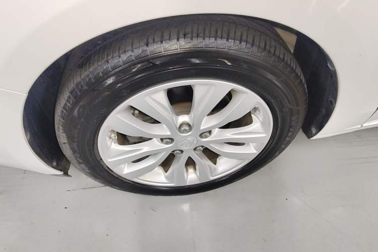 Used Buick GT 2021 Revised Version Flagship 1.5L Automatic Entry-Level Trim Left Front Wheel Hub