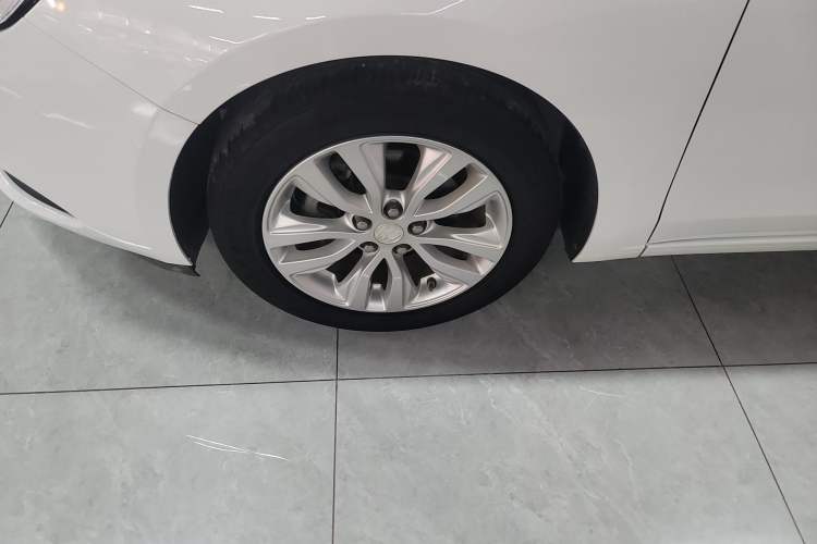 Used Buick GT 2021 Revised Version Flagship 1.5L Automatic Elite Edition Left Front Wheel Hub
