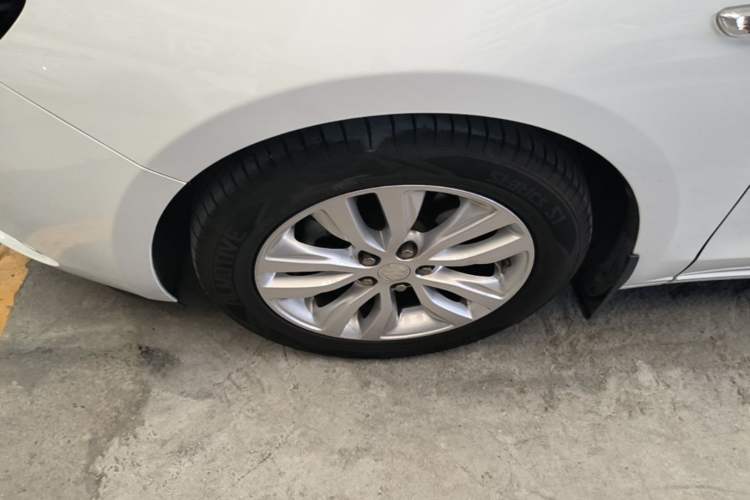 Used Buick GT 2021 Revised Version Flagship 1.5L Automatic Elite Edition Left Front Wheel Hub