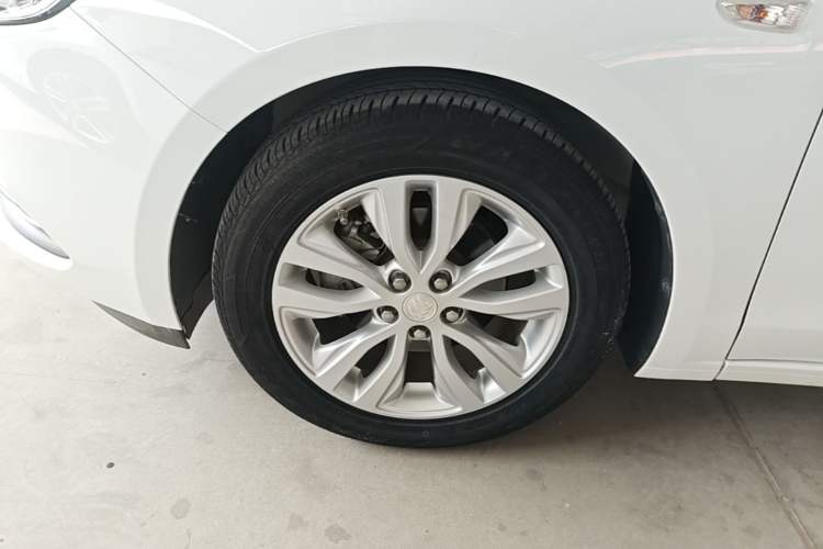 Used Buick GT 2021 Revised Version Flagship 1.5L Automatic Elite Edition Left Front Wheel Hub