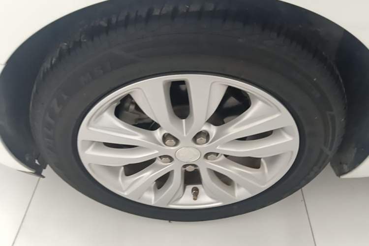 Used Buick GT 2021 Revised Version Flagship 1.5L Automatic Elite Edition Left Front Wheel Hub