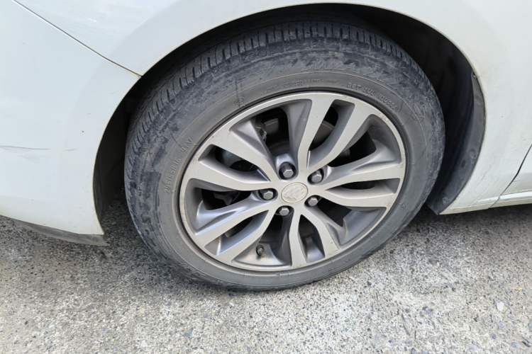 Used Buick GT 2021 Revised Version 1.3T Automatic Mild Hybrid Elite Edition Left Front Wheel Hub
