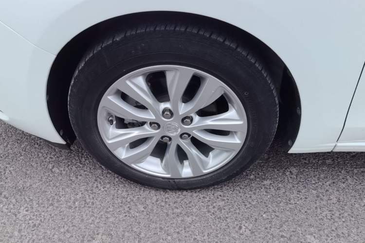 Used Buick GT 2021 Revised Version Flagship 1.5L Automatic Elite Edition Left Front Wheel Hub