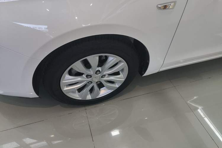 Used Buick GT 2021 Revised Version Flagship 1.5L Automatic Elite Edition Left Front Wheel Hub