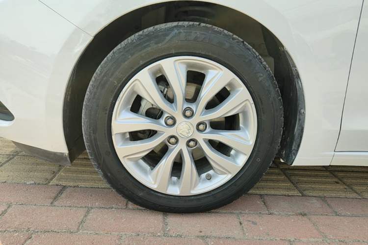 Used Buick GT 2021 Revised Version Flagship 1.5L Automatic Elite Edition Left Front Wheel Hub