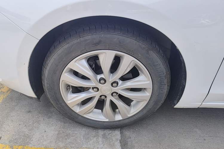 Used Buick GT 2021 Revised Version Flagship 1.5L Automatic Elite Edition Left Front Wheel Hub