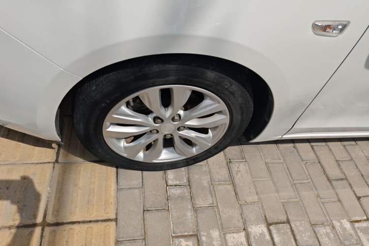 Used Buick GT 2021 Revised Version Flagship 1.5L Automatic Elite Edition Left Front Wheel Hub