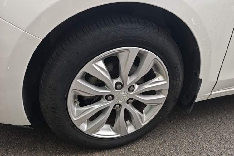 Used Buick GT 2021 Revised Version Flagship 1.5L Automatic Elite Edition Left Front Wheel Hub