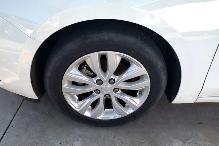 Used Buick GT 2021 Revised Version Flagship 1.5L Automatic Elite Edition Left Front Wheel Hub