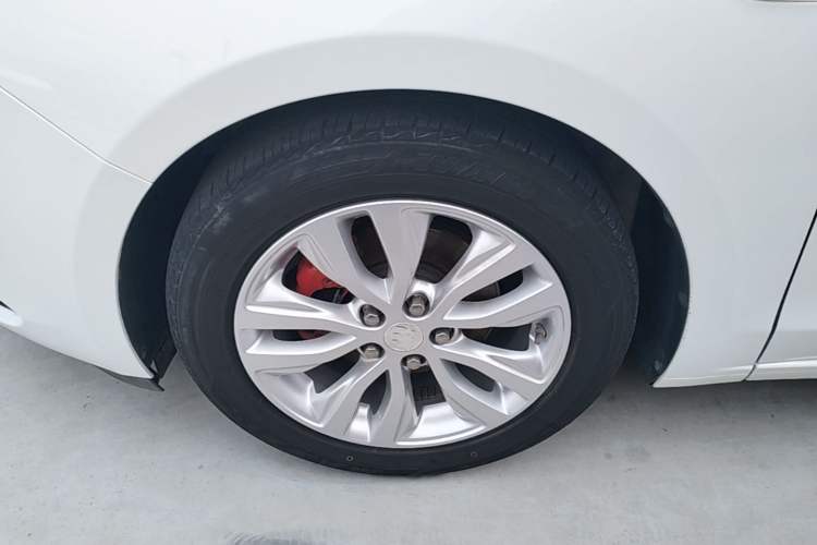 Used Buick GT 2021 Revised Version Flagship 1.5L Automatic Elite Edition Left Front Wheel Hub