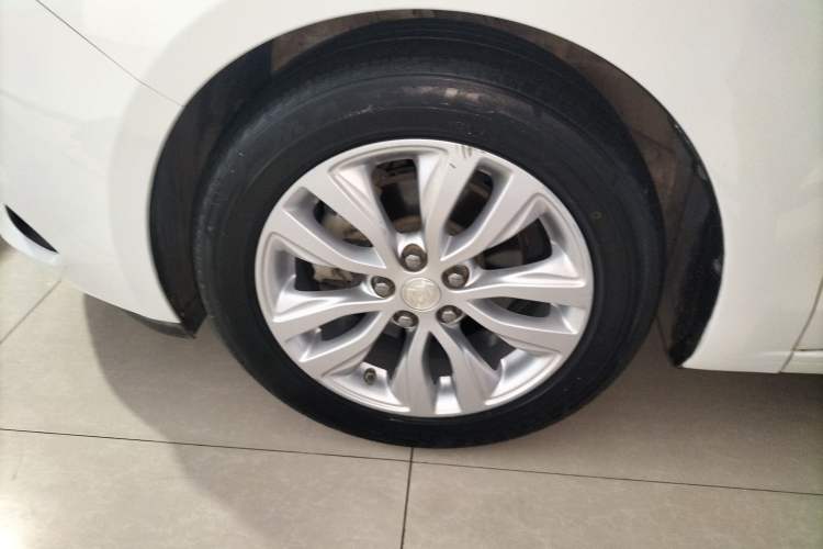 Used Buick GT 2021 Revised Version Flagship 1.5L Automatic Elite Edition Left Front Wheel Hub
