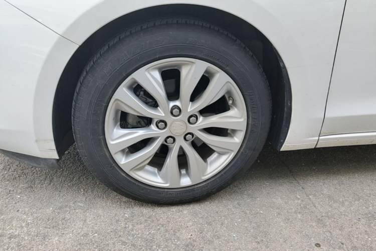 Used Buick GT 2021 Revised Version Flagship 1.5L Automatic Elite Edition Left Front Wheel Hub
