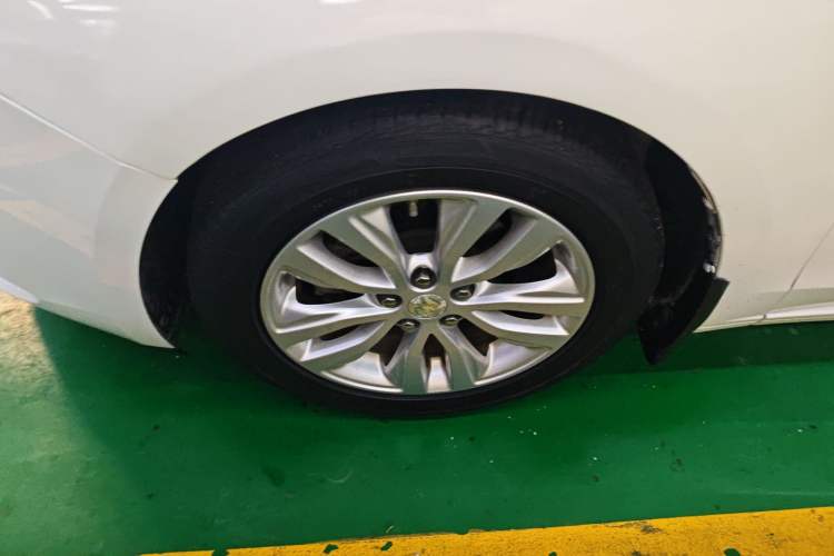 Used Buick GT 2021 Revised Version Flagship 1.5L Automatic Elite Edition Left Front Wheel Hub