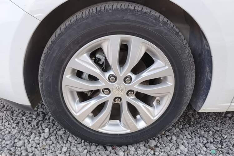 Used Buick GT 2021 Revised Version Flagship 1.5L Automatic Elite Edition Left Front Wheel Hub