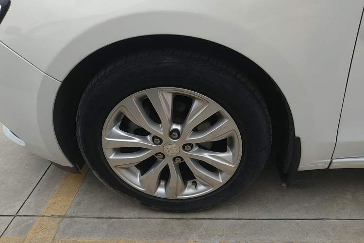 Used Buick GT 2021 Revised Version Flagship 1.5L Automatic Elite Edition Left Front Wheel Hub