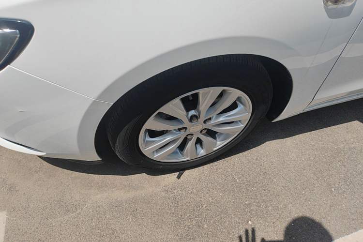 Used Buick GT 2021 Revised Version Flagship 1.5L Automatic Elite Edition Left Front Wheel Hub