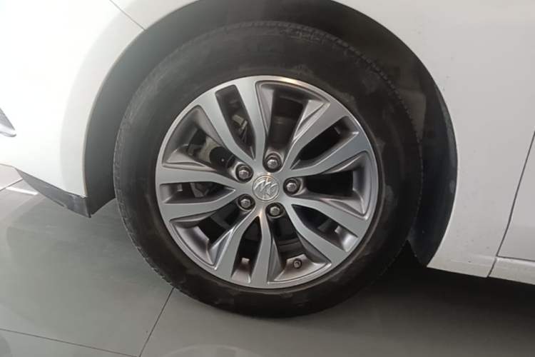 Used Buick GT 2021 Revised Version 1.3T Automatic Mild Hybrid Elite Edition Left Front Wheel Hub