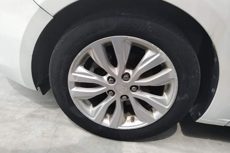 Used Buick GT 2021 Revised Version Flagship 1.5L Automatic Elite Edition Left Front Wheel Hub