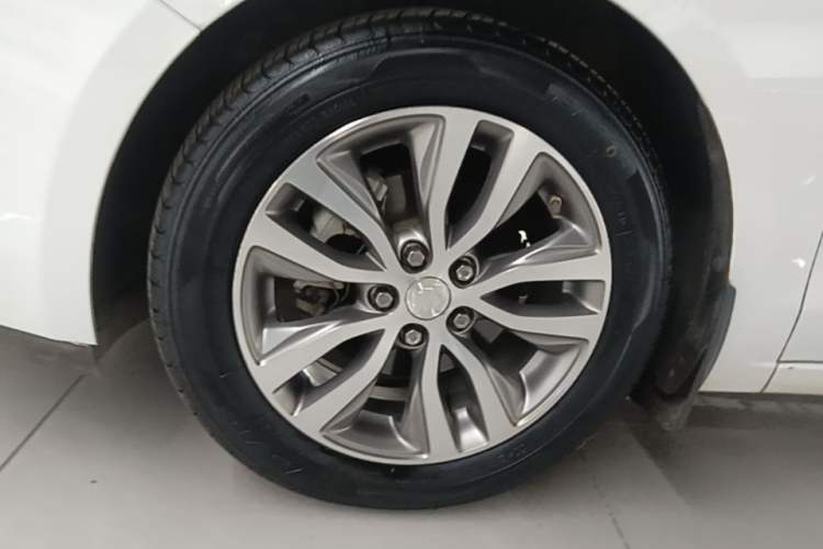 Used Buick GT 2021 1.3T Automatic Mild Hybrid Elite Version Left Front Wheel Hub