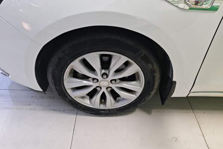 Used Buick GT 2021 Revised Version Flagship 1.5L Automatic Elite Edition Left Front Wheel Hub
