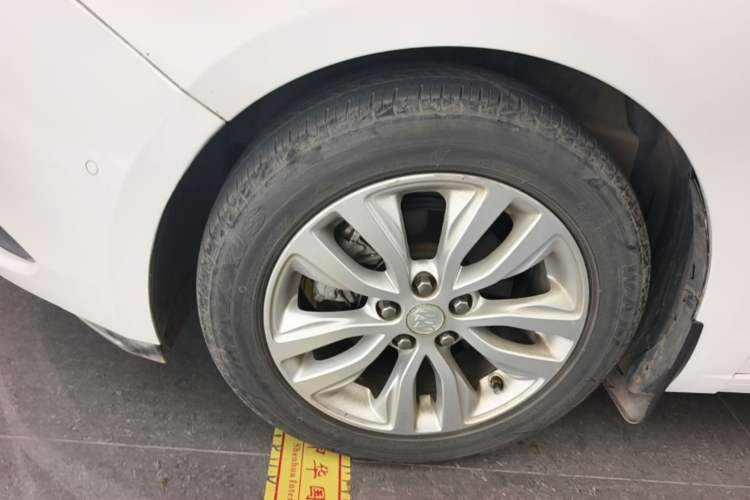 Used Buick GT 2021 Revised Version Flagship 1.5L Automatic Elite Edition Left Front Wheel Hub
