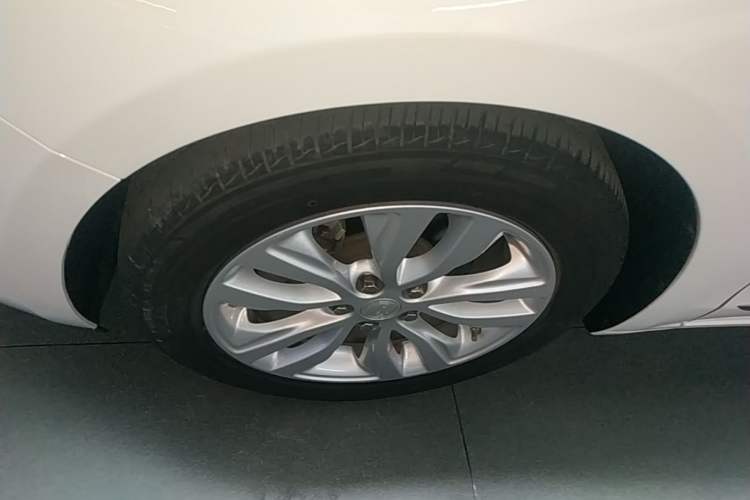 Used Buick GT 2021 Revised Version Flagship 1.5L Automatic Elite Edition Left Front Wheel Hub
