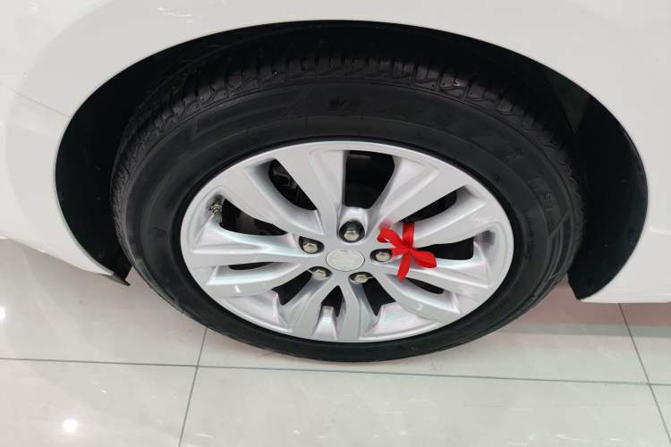Used Buick GT 2021 Revised Version Flagship 1.5L Automatic Elite Edition Left Front Wheel Hub