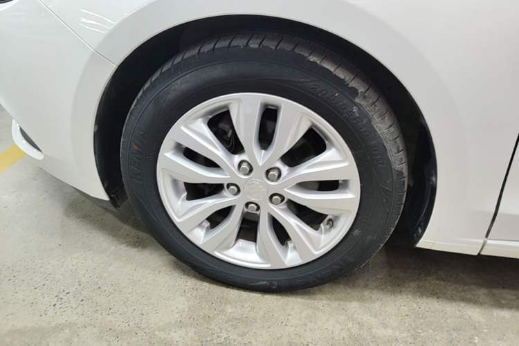 Used Buick GT 2021 Revised Version Flagship 1.5L Automatic Elite Edition Left Front Wheel Hub
