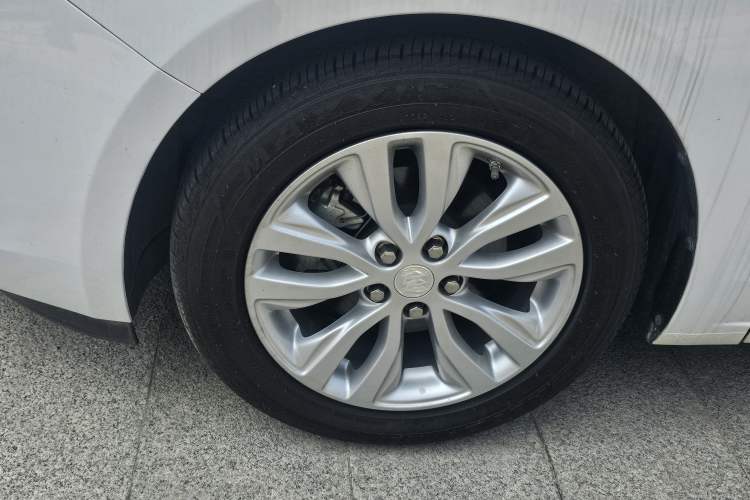 Used Buick GT 2021 Revised Version Flagship 1.5L Automatic Elite Edition Left Front Wheel Hub