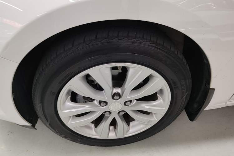 Used Buick GT 2021 Revised Version Flagship 1.5L Automatic Elite Edition Left Front Wheel Hub