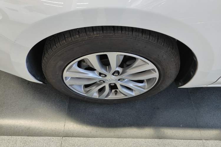 Used Buick GT 2021 Revised Version 1.3T Automatic Mild Hybrid Elite Edition Left Front Wheel Hub