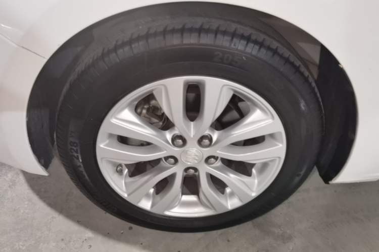 Used Buick GT 2021 Revised Version Flagship 1.5L Automatic Elite Edition Left Front Wheel Hub