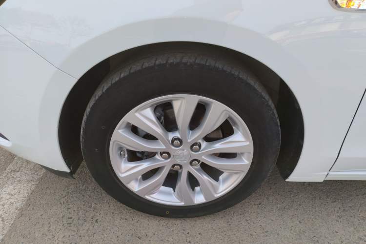 Used Buick GT 2021 Revised Version Flagship 1.5L Automatic Elite Edition Left Front Wheel Hub