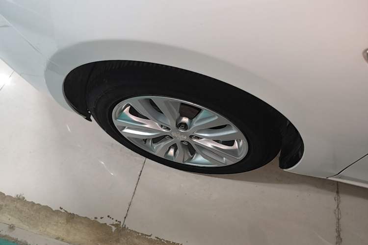 Used Buick GT 2021 Revised Version Flagship 1.5L Automatic Entry-Level Trim Left Front Wheel Hub